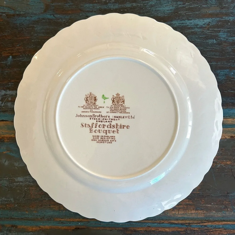 Lot of 4 Johnson Brothers Staffordshire Bouquet 8" Bread Plates - Picture 3 of 9